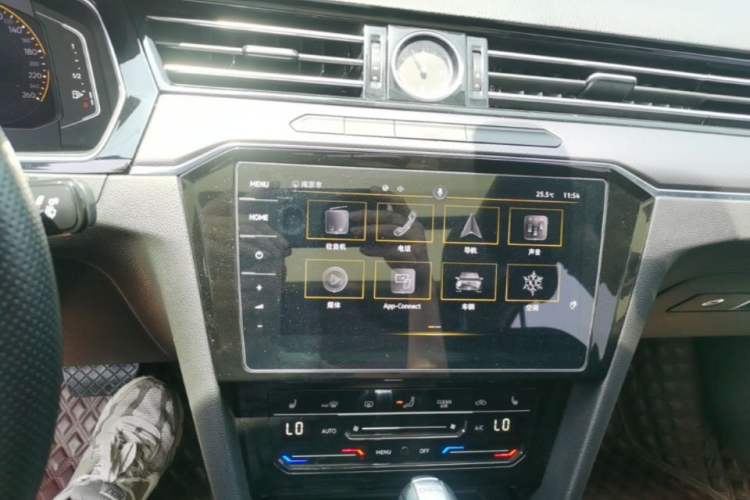 Used Volkswagen Magotan 2020 330TSI DSG Luxury Edition Audio And AC Panel