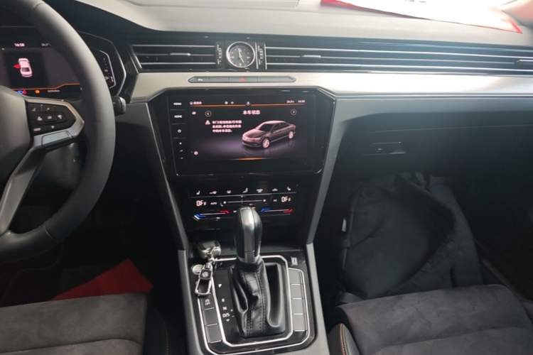 Used Volkswagen Magotan 2020 330TSI DSG Leading Model Audio And AC Panel