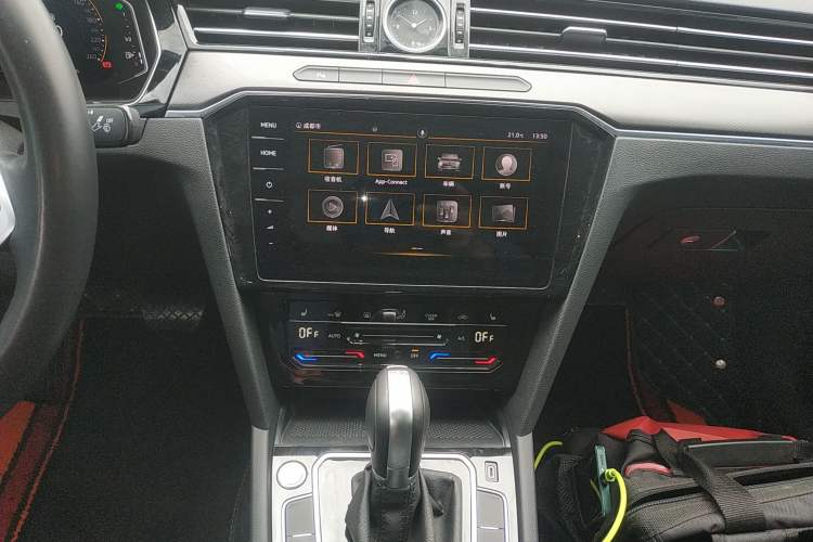 Used Volkswagen Magotan 2020 330TSI DSG Luxury Edition Audio And AC Panel