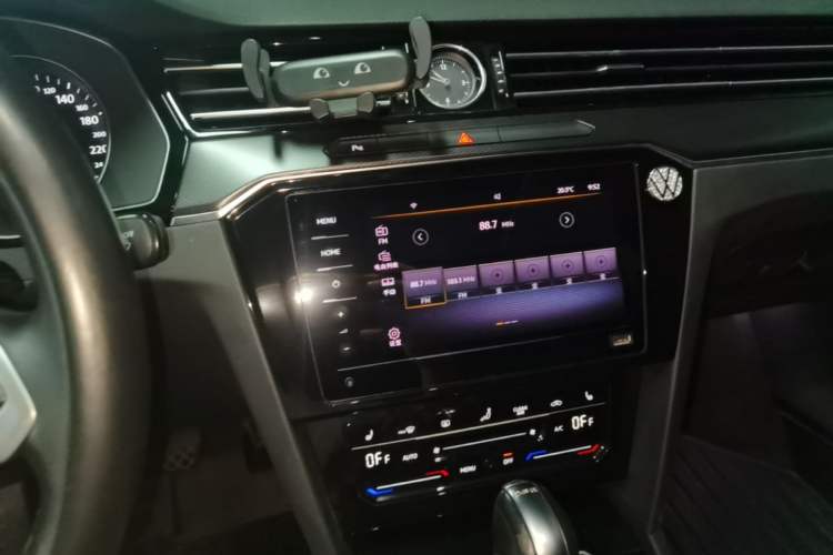 Used Volkswagen Magotan 2020 330TSI DSG Leading Model Audio And AC Panel