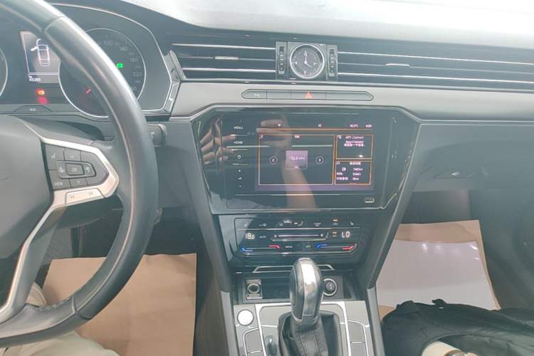 Used Volkswagen Magotan 2020 330TSI DSG Leading Model Audio And AC Panel