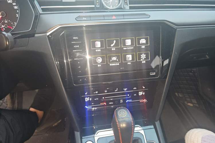 Used Volkswagen Magotan 2020 280TSI DSG Leading Edition Audio And AC Panel