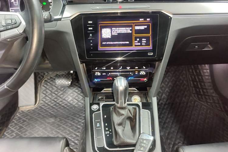 Used Volkswagen Magotan 2020 330TSI DSG Leading Model Audio And AC Panel