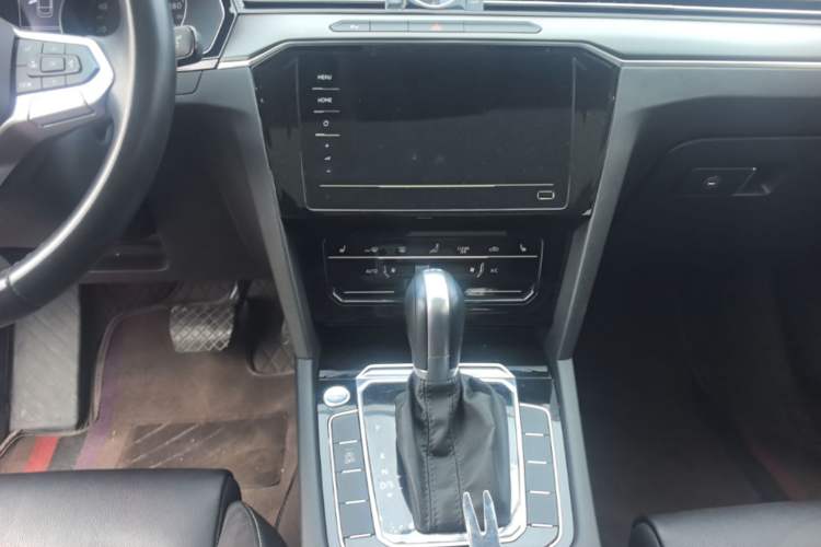 Used Volkswagen Magotan 2020 330TSI DSG Leading Model Audio And AC Panel