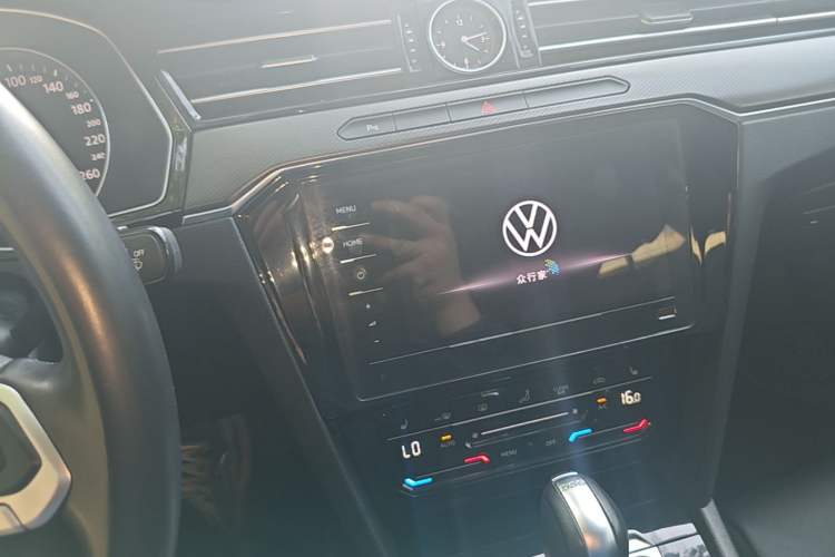 Used Volkswagen Magotan 2020 330TSI DSG Leading Model Audio And AC Panel