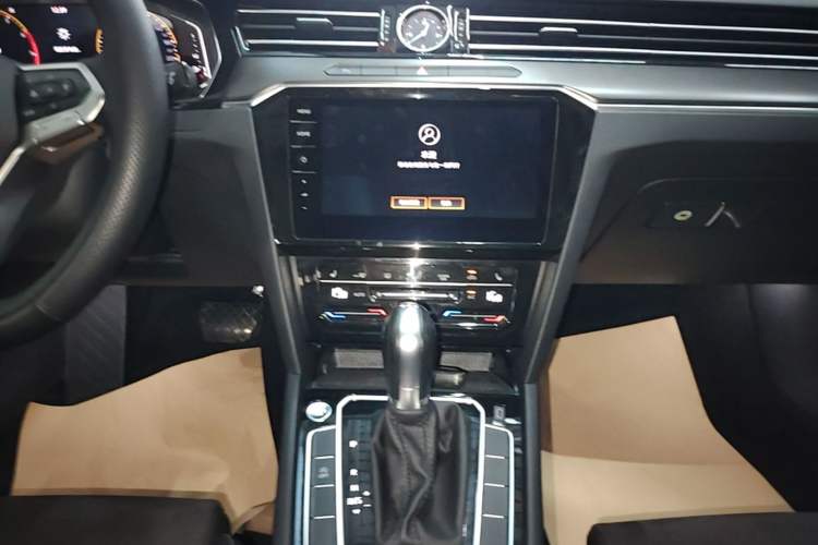 Used Volkswagen Magotan 2020 330TSI DSG Luxury Edition Audio And AC Panel