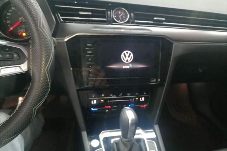 Used Volkswagen Magotan 2020 330TSI DSG Leading Model Audio And AC Panel