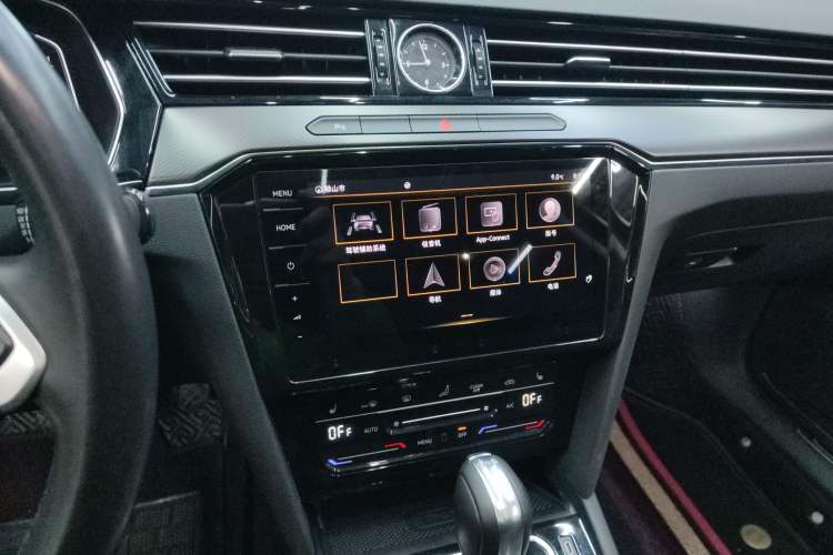 Used Volkswagen Magotan 2020 330TSI DSG Luxury Edition Audio And AC Panel