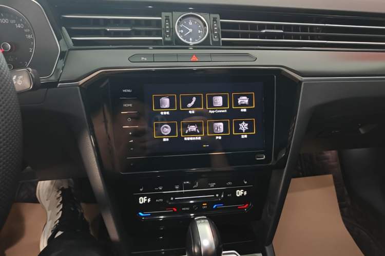 Used Volkswagen Magotan 2020 330TSI DSG Leading Model Audio And AC Panel