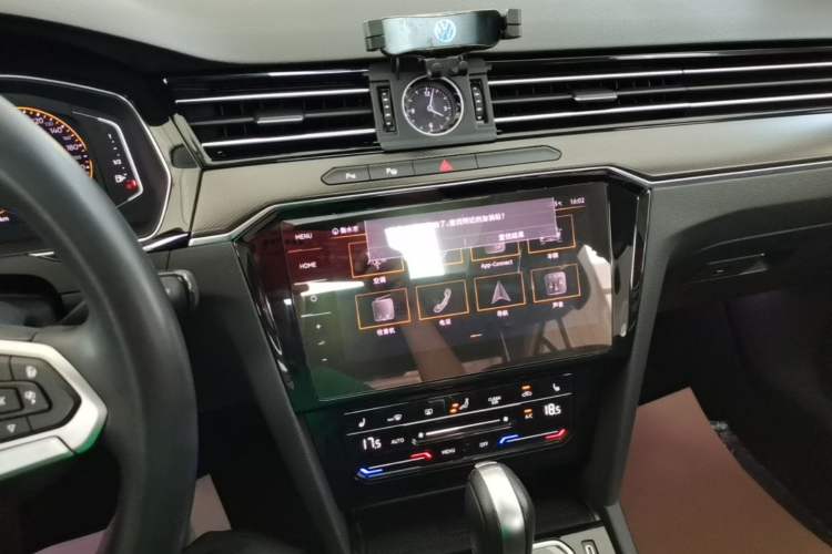 Used Volkswagen Magotan 2020 380TSI DSG Luxury Version Audio And AC Panel