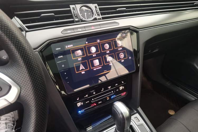 Used Volkswagen Magotan 2020 380TSI DSG Luxury Version Audio And AC Panel