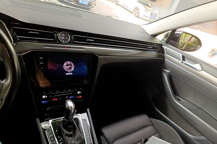 Used Volkswagen Magotan 2020 330TSI DSG Leading Model Audio And AC Panel