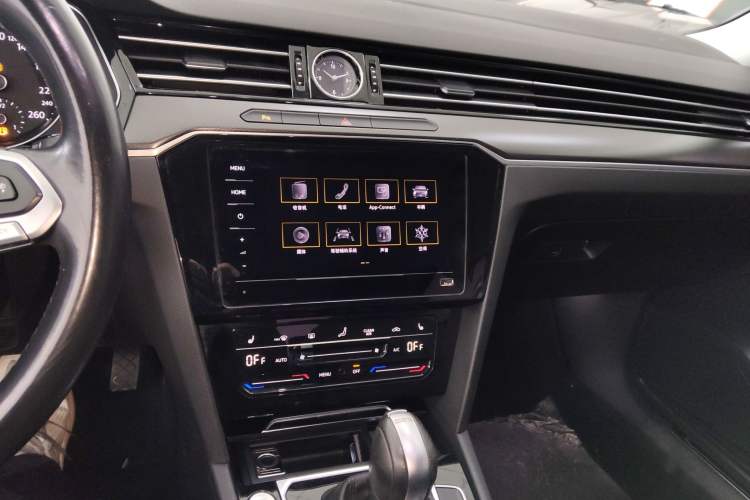 Used Volkswagen Magotan 2020 330TSI DSG Luxury Edition Audio And AC Panel