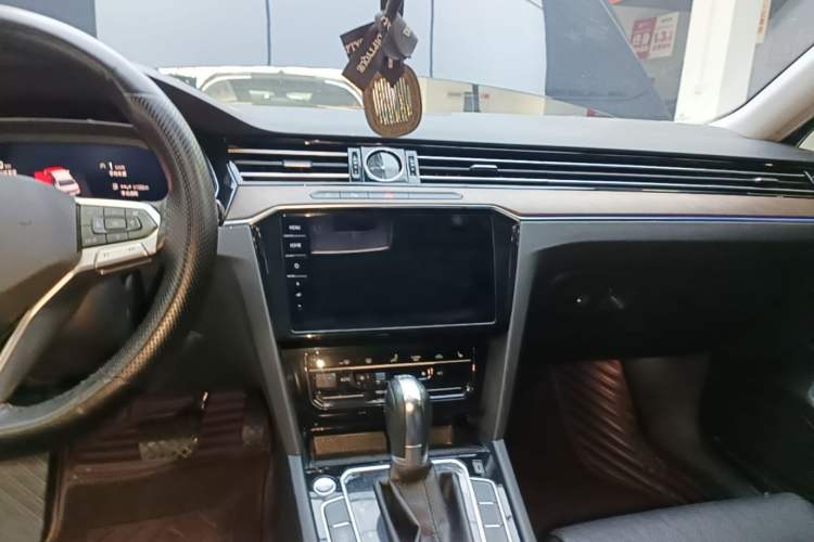 Used Volkswagen Magotan 2020 330TSI DSG Luxury Edition Audio And AC Panel