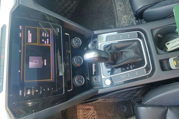 Used Volkswagen Magotan 2020 280TSI DSG Comfort Edition Audio And AC Panel