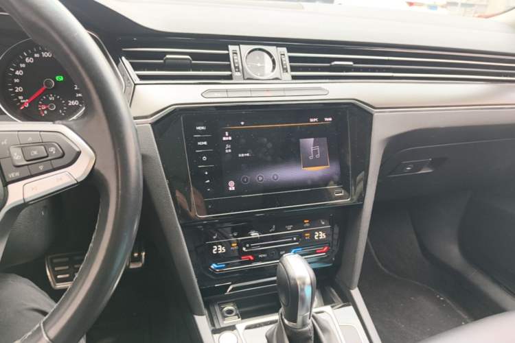 Used Volkswagen Magotan 2020 330TSI DSG Leading Model Audio And AC Panel