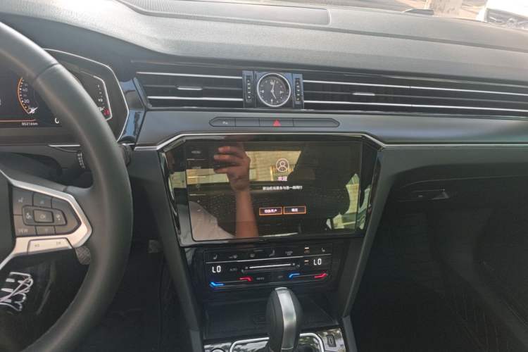 Used Volkswagen Magotan 2020 330TSI DSG Luxury Edition Audio And AC Panel