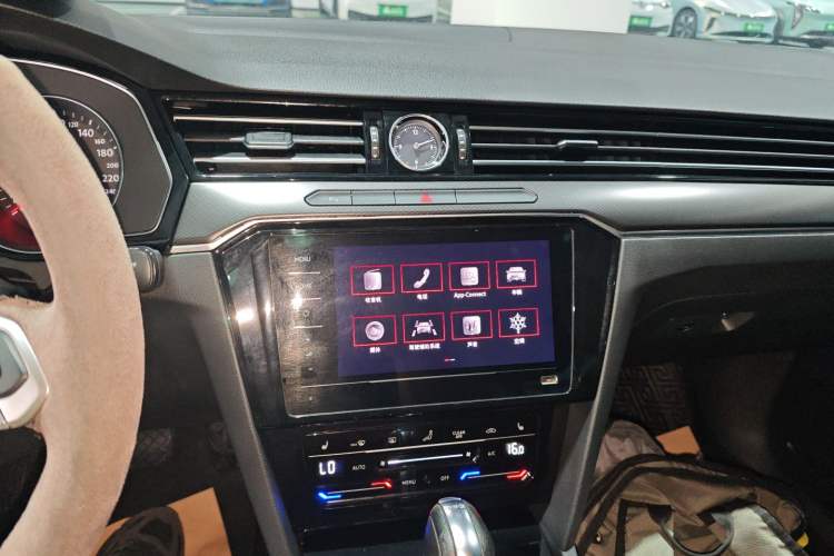 Used Volkswagen Magotan 2020 330TSI DSG Leading Model Audio And AC Panel