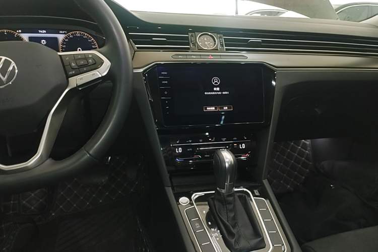 Used Volkswagen Magotan 2020 380TSI DSG Luxury Version Audio And AC Panel