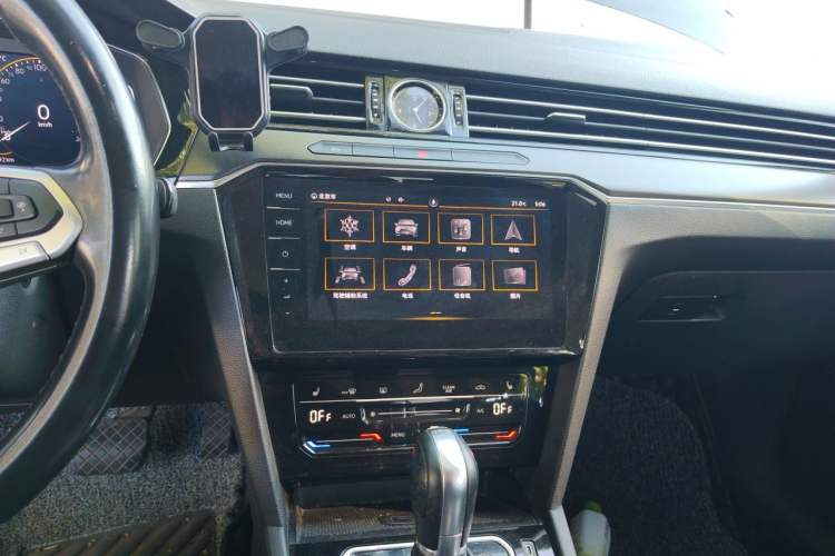 Used Volkswagen Magotan 2020 330TSI DSG Luxury Edition Audio And AC Panel