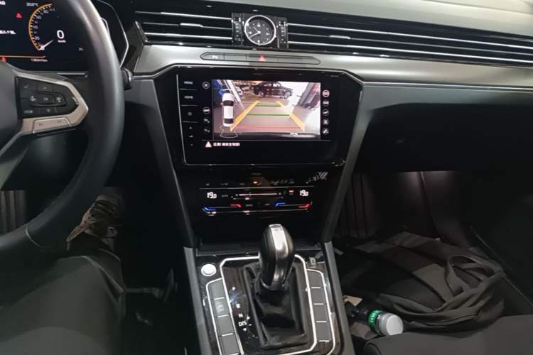 Used Volkswagen Magotan 2020 330TSI DSG Luxury Edition Audio And AC Panel