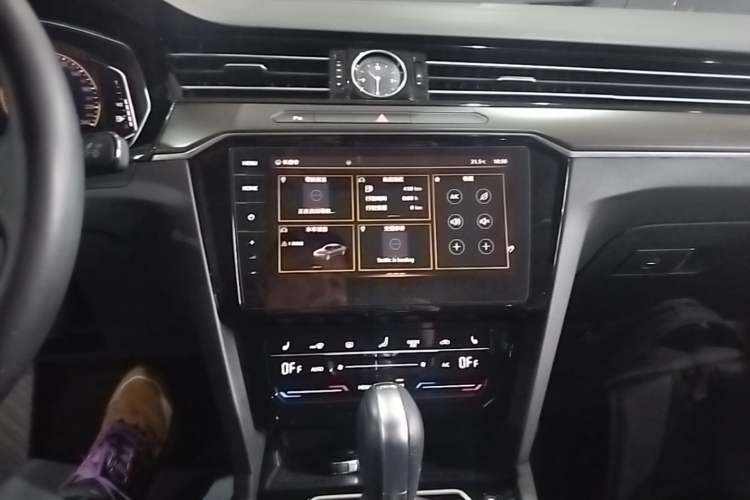 Used Volkswagen Magotan 2020 330TSI DSG Luxury Edition Audio And AC Panel
