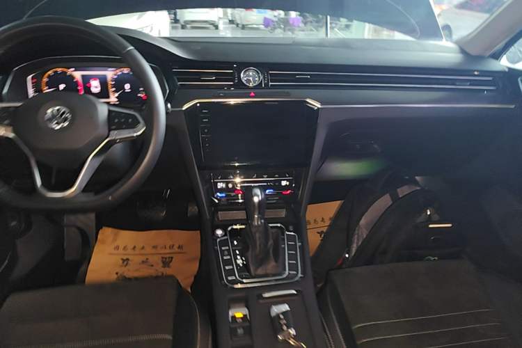 Used Volkswagen Magotan 2020 330TSI DSG Luxury Edition Audio And AC Panel
