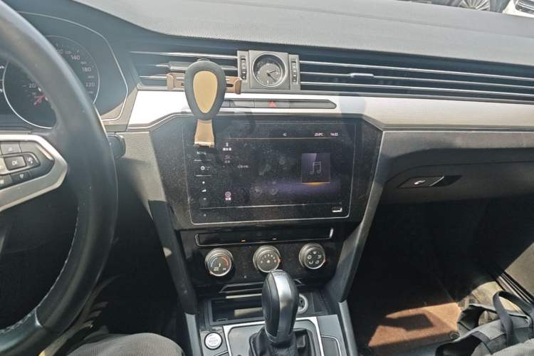 Used Volkswagen Magotan 2020 280TSI DSG Comfort Edition Audio And AC Panel