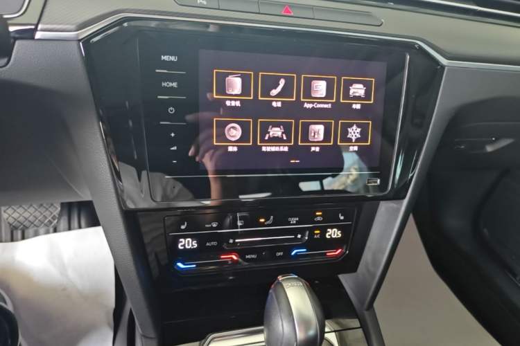 Used Volkswagen Magotan 2020 330TSI DSG Leading Model Audio And AC Panel