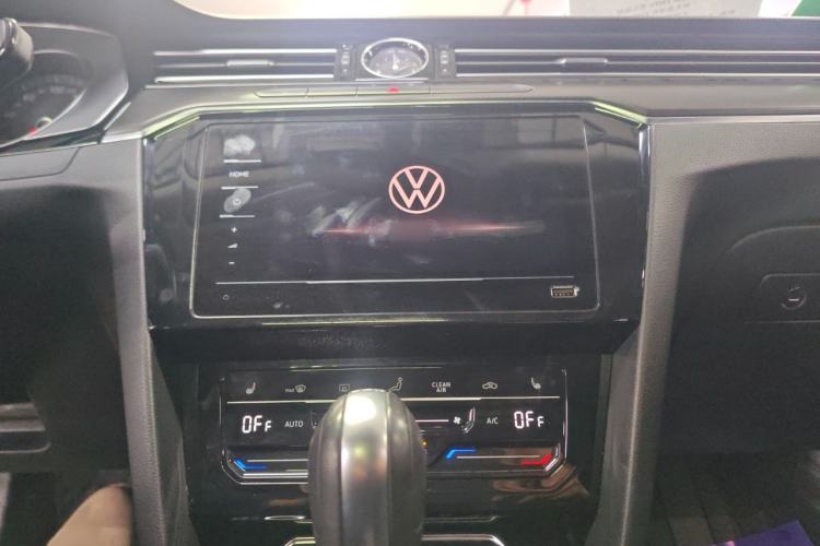 Used Volkswagen Magotan 2020 330TSI DSG Leading Model Audio And AC Panel