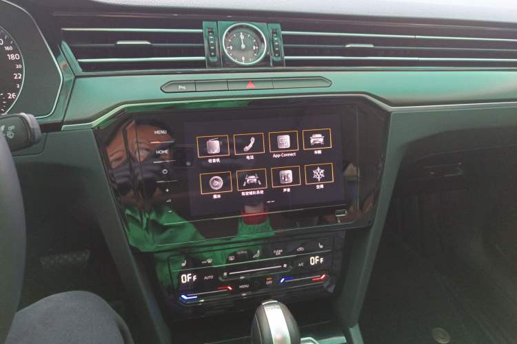 Used Volkswagen Magotan 2020 330TSI DSG Leading Model Audio And AC Panel