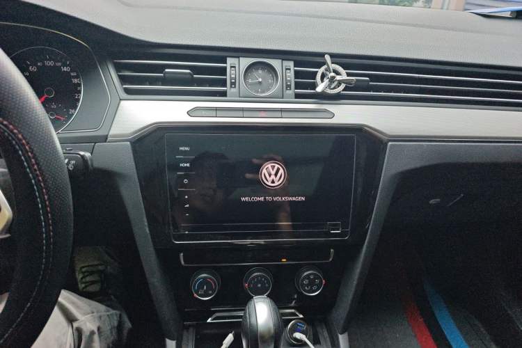 Used Volkswagen Magotan 2020 280TSI DSG Comfort Edition Audio And AC Panel