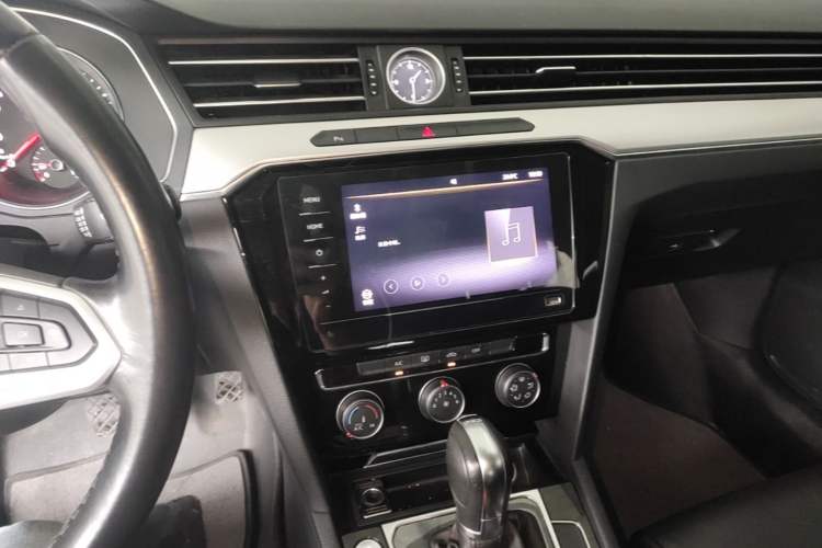 Used Volkswagen Magotan 2020 280TSI DSG Comfort Edition Audio And AC Panel