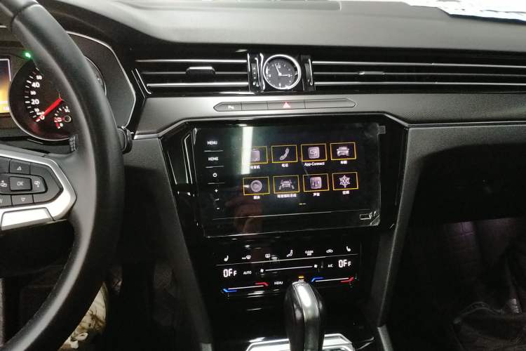 Used Volkswagen Magotan 2020 330TSI DSG Leading Model Audio And AC Panel
