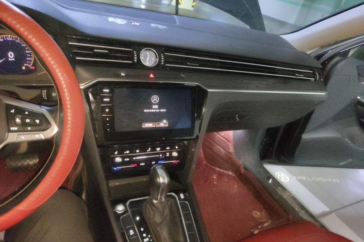 Used Volkswagen Magotan 2020 330TSI DSG Luxury Edition Audio And AC Panel