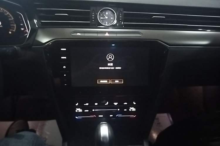 Used Volkswagen Magotan 2020 330TSI DSG Luxury Edition Audio And AC Panel