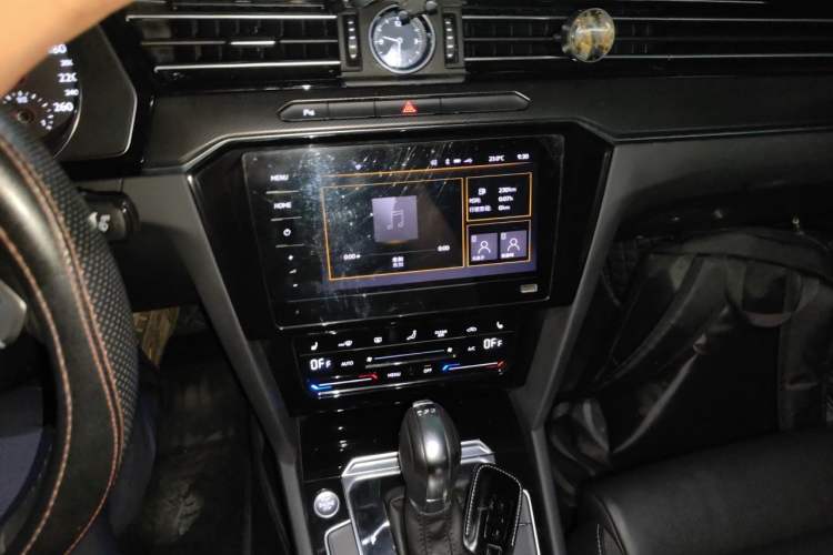 Used Volkswagen Magotan 2020 330TSI DSG Leading Model Audio And AC Panel