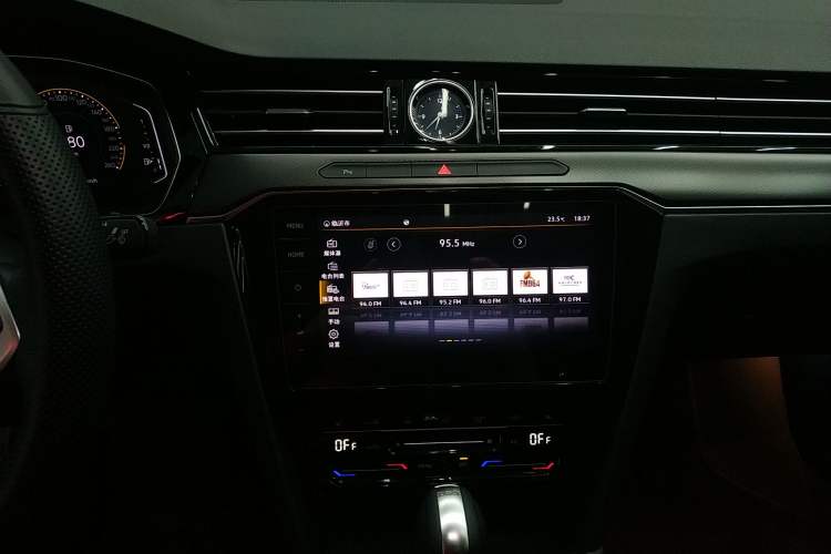 Used Volkswagen Magotan 2020 330TSI DSG Luxury Edition Audio And AC Panel