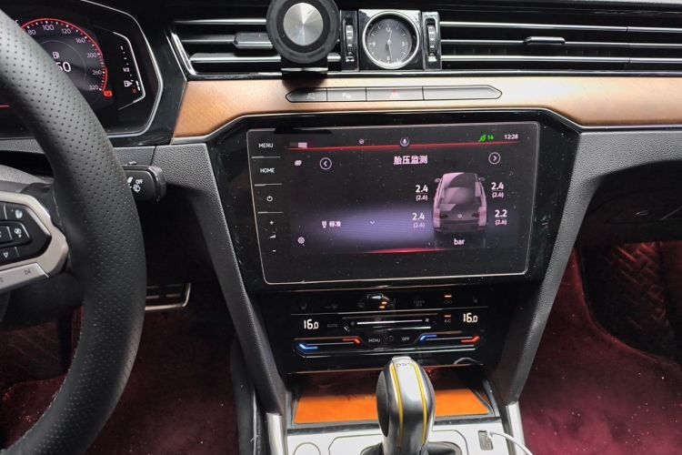 Used Volkswagen Magotan 2020 330TSI DSG Luxury Edition Audio And AC Panel
