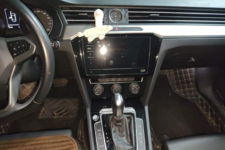 Used Volkswagen Magotan 2020 280TSI DSG Comfort Edition Audio And AC Panel