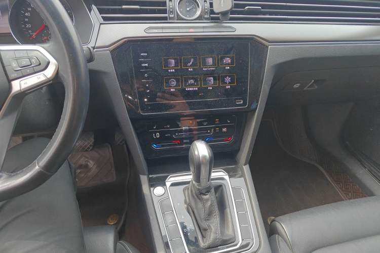 Used Volkswagen Magotan 2020 330TSI DSG Leading Model Audio And AC Panel