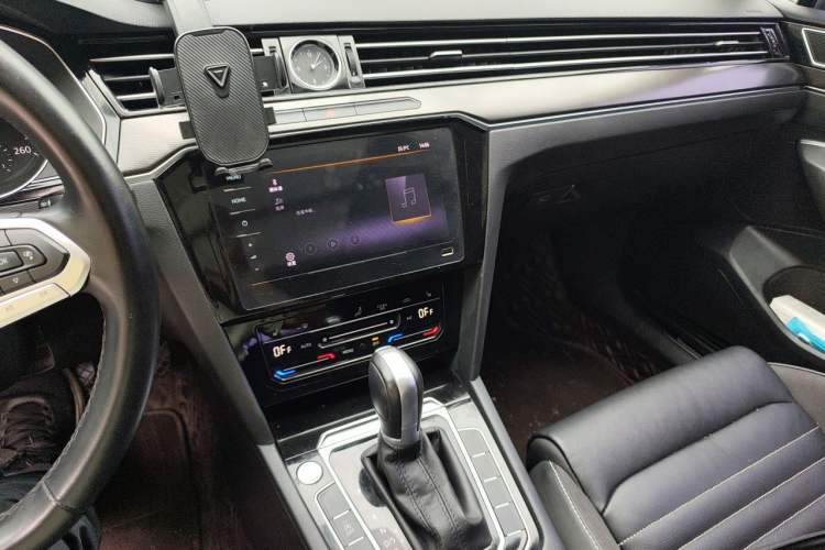 Used Volkswagen Magotan 2020 330TSI DSG Leading Model Audio And AC Panel