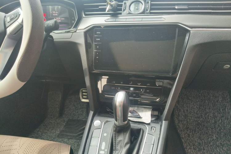 Used Volkswagen Magotan 2020 330TSI DSG Luxury Edition Audio And AC Panel