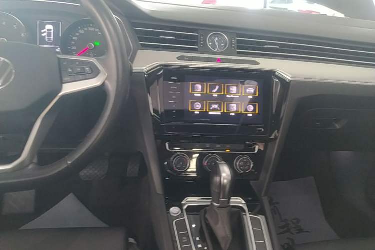 Used Volkswagen Magotan 2020 280TSI DSG Comfort Edition Audio And AC Panel