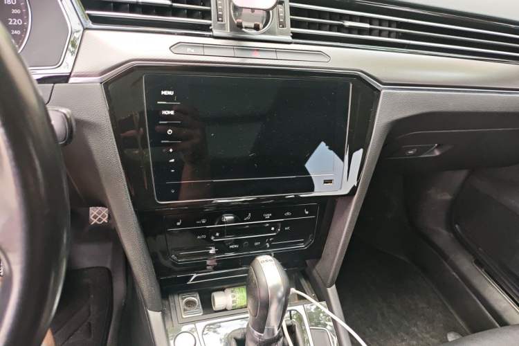Used Volkswagen Magotan 2020 330TSI DSG Leading Model Audio And AC Panel