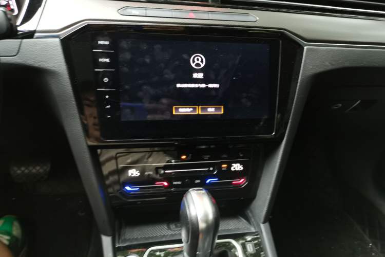 Used Volkswagen Magotan 2020 330TSI DSG Luxury Edition Audio And AC Panel