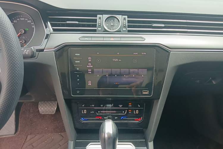 Used Volkswagen Magotan 2020 330TSI DSG Leading Model Audio And AC Panel