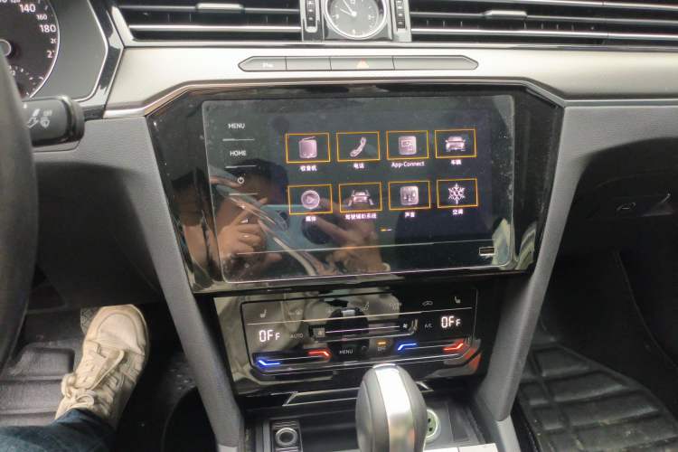 Used Volkswagen Magotan 2020 330TSI DSG Leading Model Audio And AC Panel