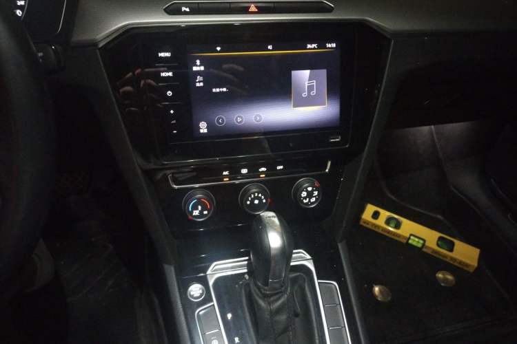 Used Volkswagen Magotan 2020 280TSI DSG Comfort Edition Audio And AC Panel