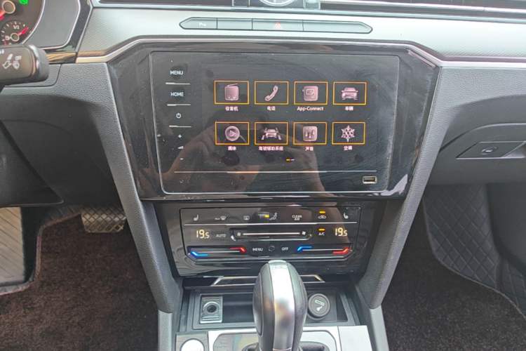 Used Volkswagen Magotan 2020 330TSI DSG Leading Model Audio And AC Panel